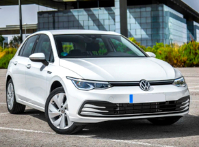 Rent VW Golf 8 aut in Bucharest class Medium