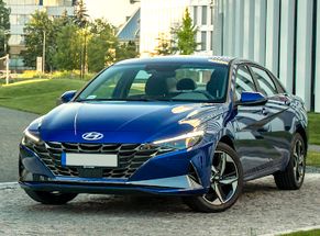Rent Hyundai Elantra  in Bucharest class Medium