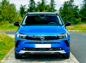 Mieten Sie Opel Grandland facelift aut  in Pascani Klasse SUV