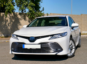 Inchiriaza Toyota Camry hybrid in Bucuresti Otopeni Aeroport clasa Full Size