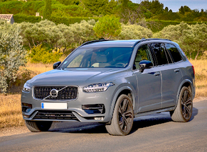 Inchiriaza Volvo XC90 facelift in Ramnicu Valcea clasa De Lux